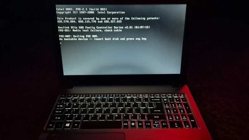 Vand laptop- Acer Aspire F5-573 (Model N16Q2) —