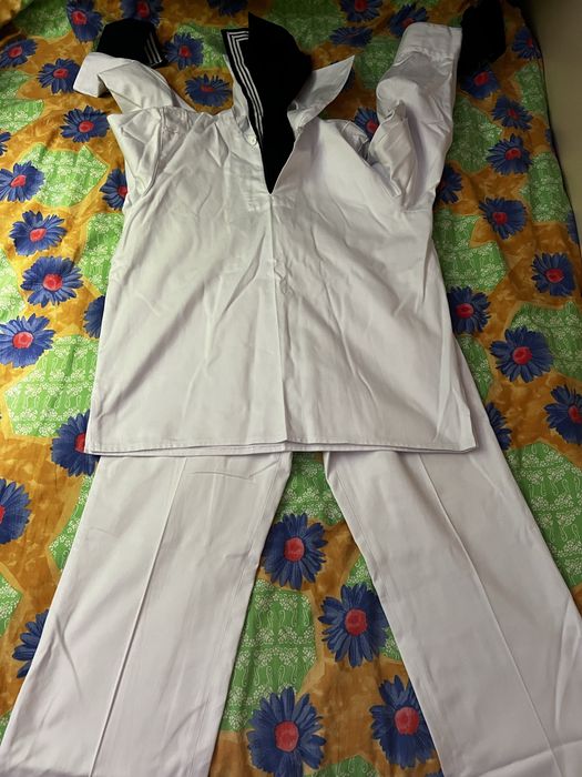 Бяла парадна униформа ВМС