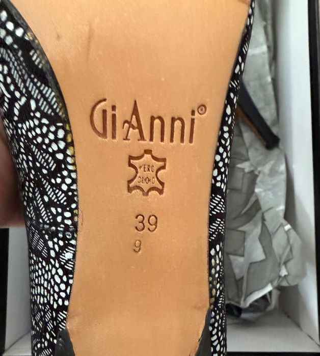 Обувки с ток GiAnni естествена кожа