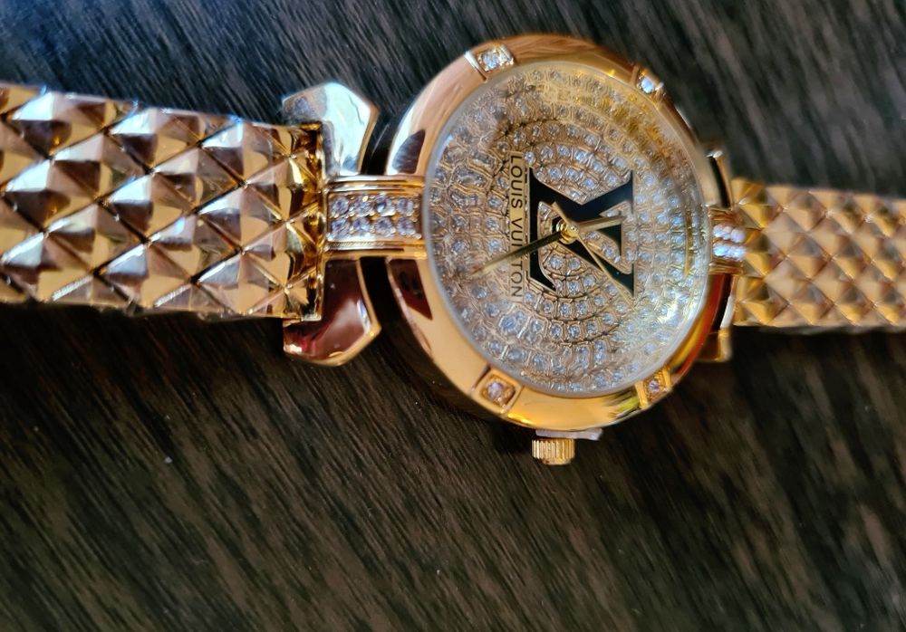 Брендовые часы Louis  Vitton