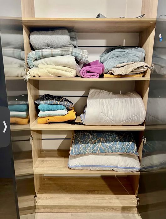 Гардероб с рафтове на Виденов антрацит с дъб сонома