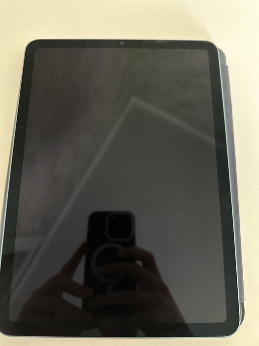 Продам iPad air 5