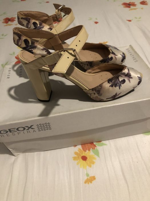 Vand  pantofi dama