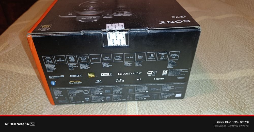 Продавам  Sony A7 III Kit (с обектив) + Светкавица Meike MK320