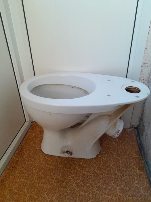 Продаю унитаз. Б/У. В отл.сост.