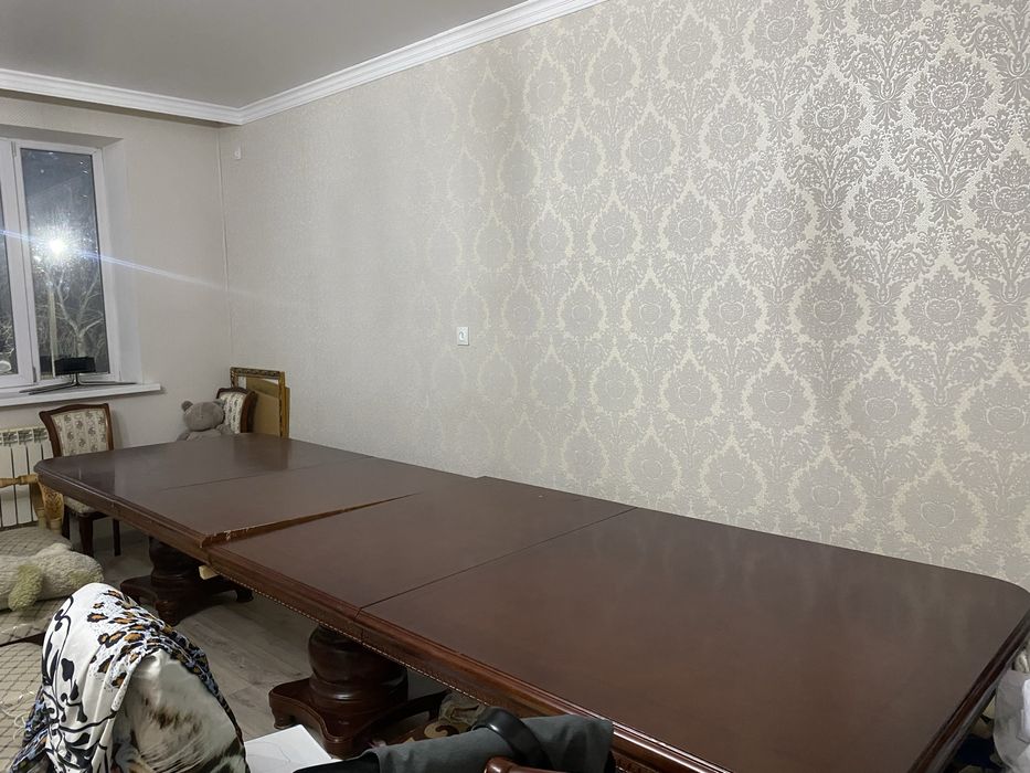 Стол для гостинной большой