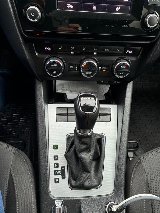 Skoda Octavia DSG 2L 150CP