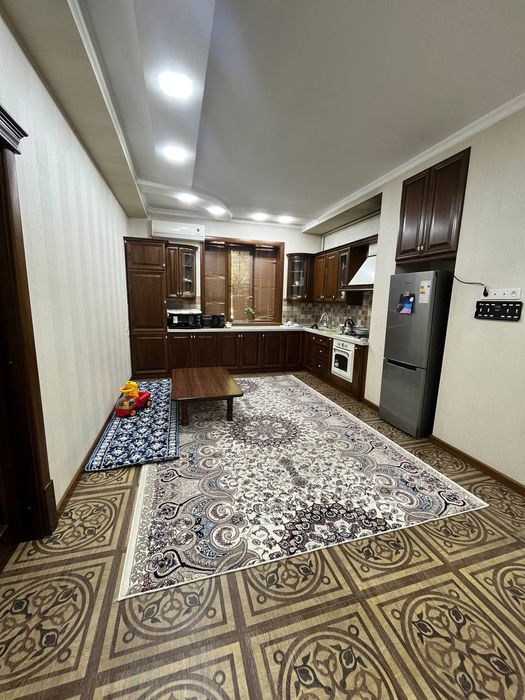 Продается 3- комнатная квартира Ул Паркент