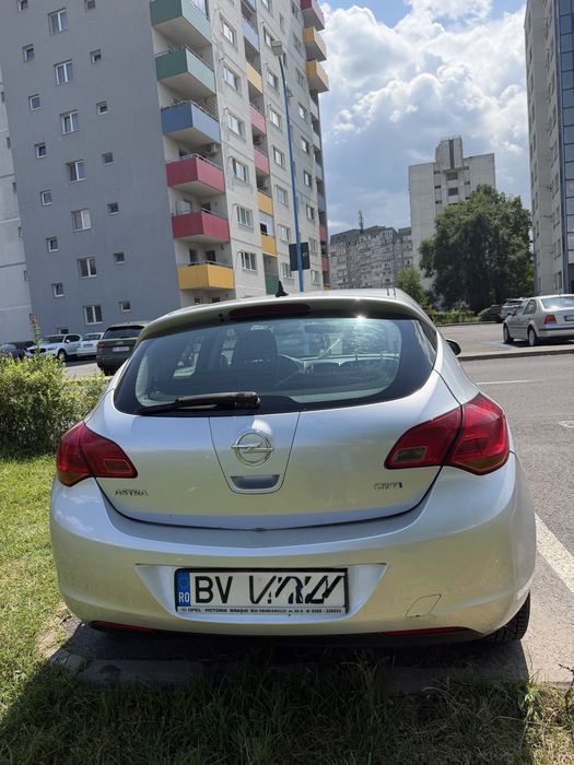 Opel Astra J motorina 1,7, manuala