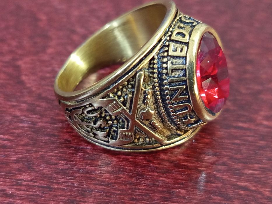 Мъжки пръстен в златист тон