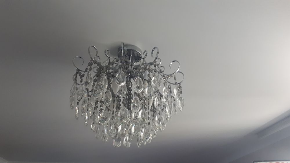 Продам люстру в отличном состоянии