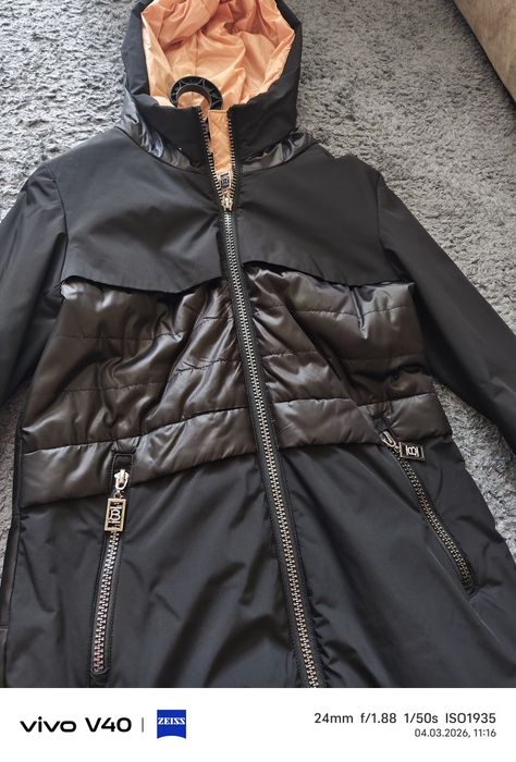 Продам куртку в идеальном состоянии весна .