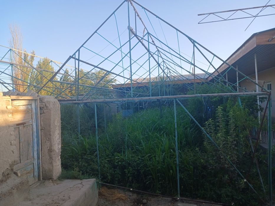 Issiqxona Tayyor halotda sotiladi 2.20 sotix 2ki qavatli selafan uchu