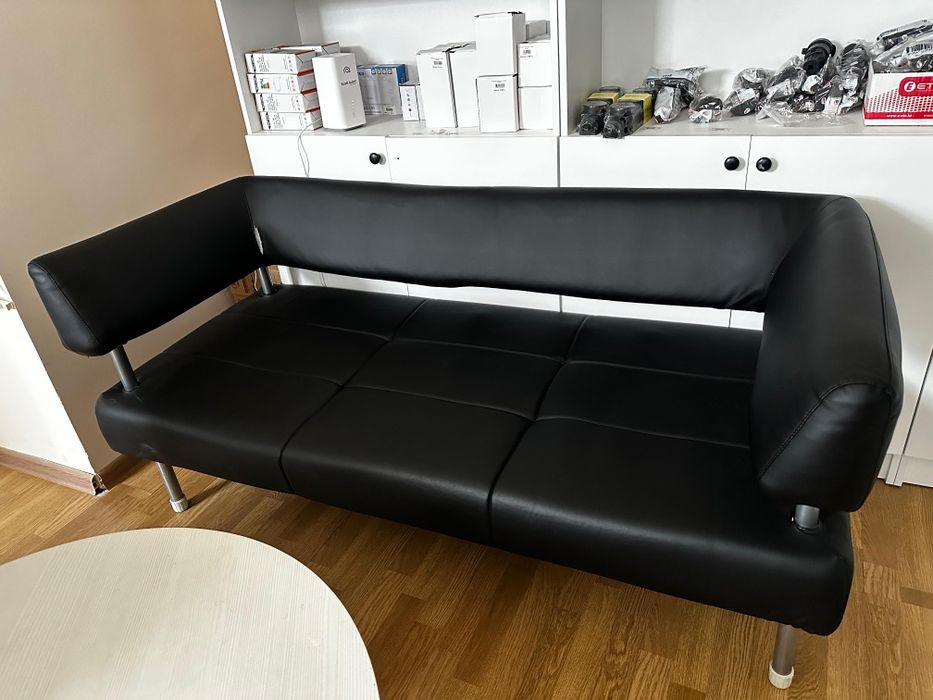 Кожанный черный диван