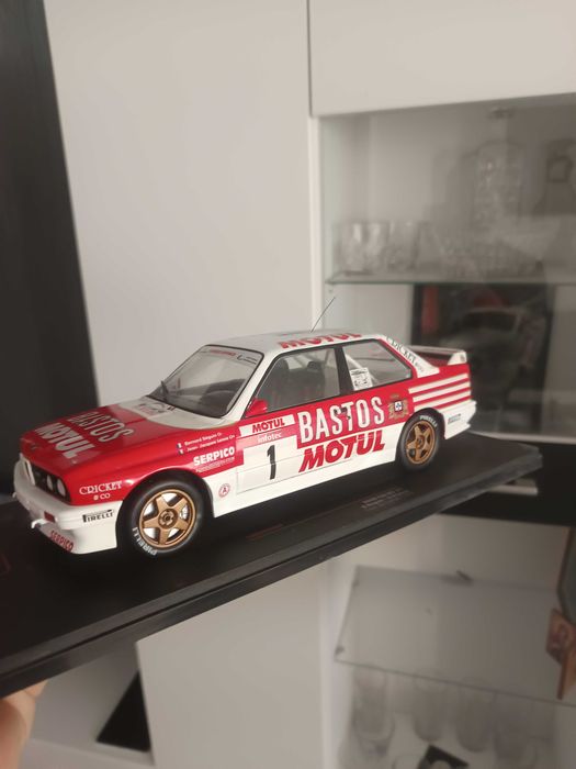 Метална количка 1:18