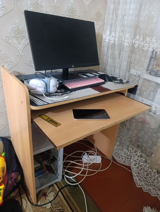 Продам компьютерный стол