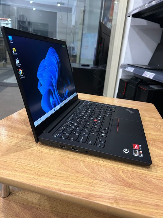 Като нов! Лаптоп Lenovo Е14 8-ядрен Ryzen/40 RAM/512 SSD, 3 м. гар.!