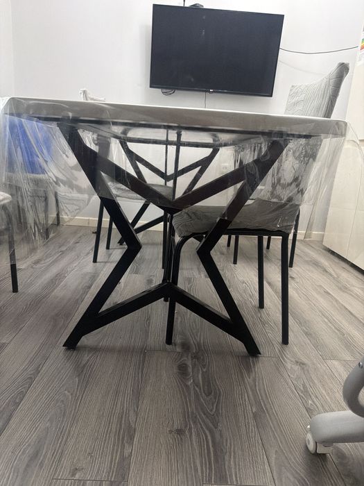продам кухонный стол со стульями
