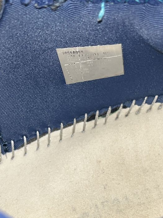 Продам кросовки асикс волейбольные