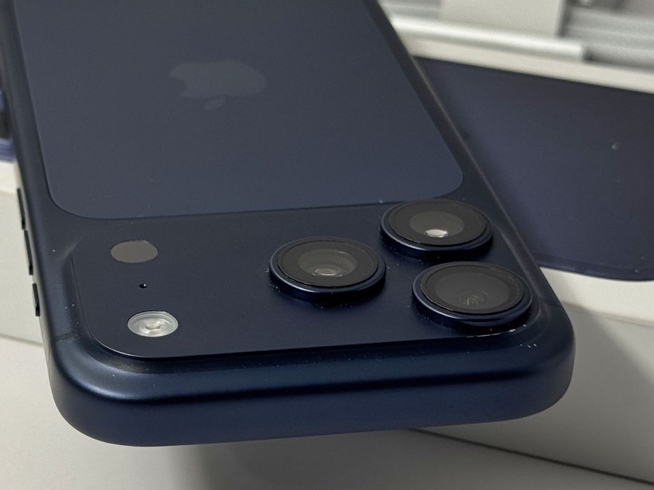 iPhone 17 Pro, 256GB, Blue, 99% батерия, КАТО НОВ, 2г. ГАРАНЦИЯ!