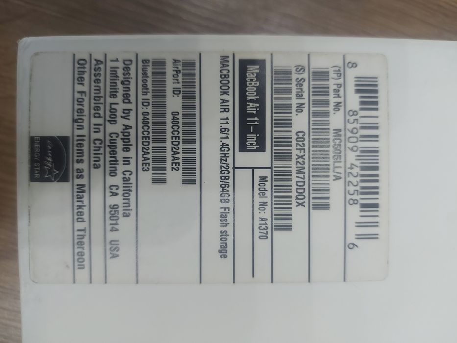 Продам Macbook Air 11