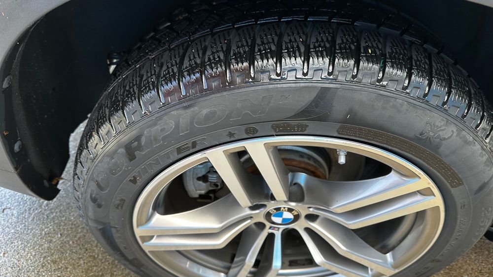Зимни Рън флат гуми за БМВ х5 Pirelli Scorpion . 255/50/19 .
