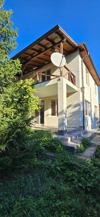 Casa de închiriat la intrare în Roșu, Chiajna