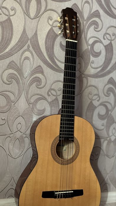 HOHNER классикалық гитарасы сатылады