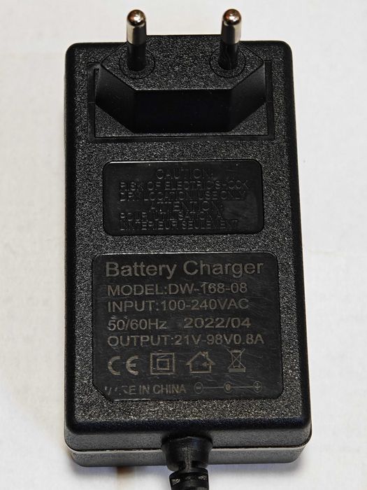 ЗАРЯДНО за 18V Акумулаторни батерии/уреди/инструменти 21V/0,8-2,0A