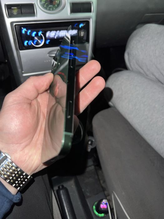 Продам айфон 13 зеленого цвета