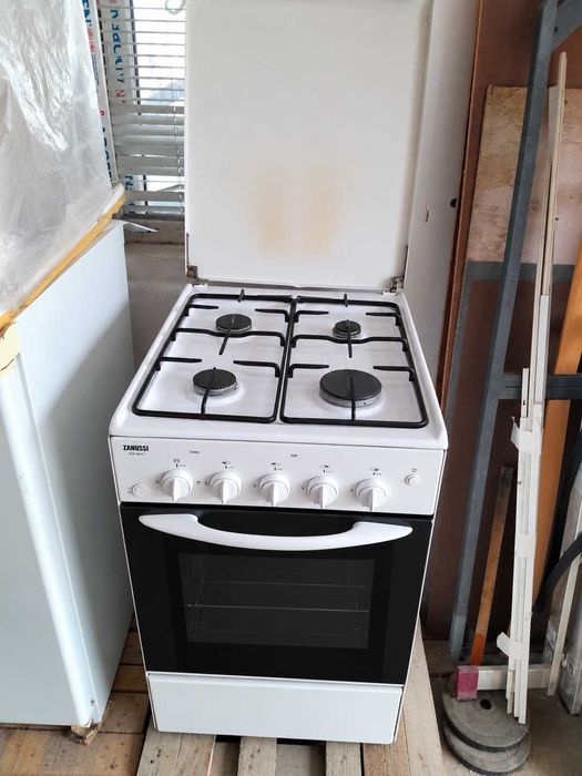 Газовая плита Zanussi 4 конфорки с духовкой
