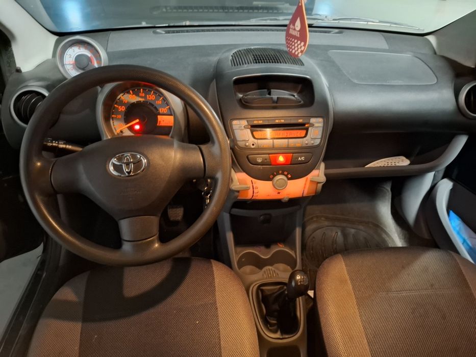Vând Toyota Aygo