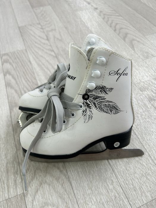 Продаю детские коньки