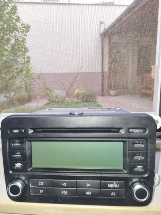 Оригинално CD с радио за голф 5
Доста запазено и работещо.