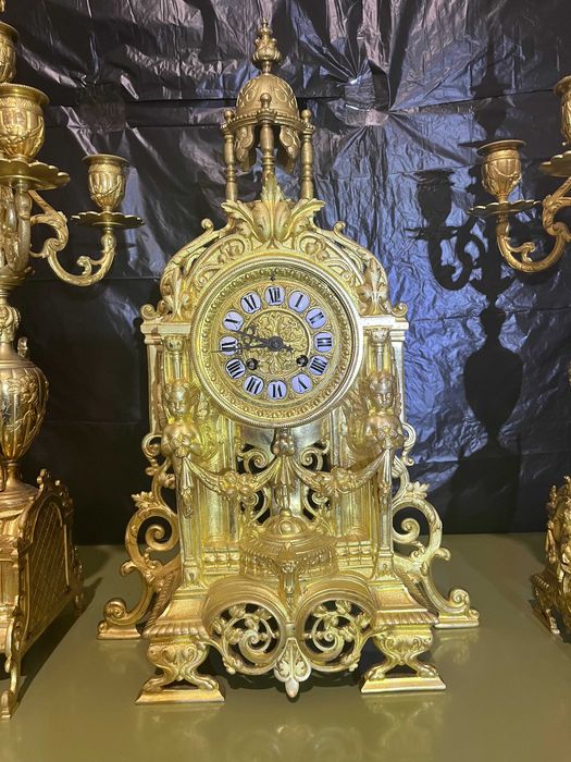Автентичен френски каминен часовник триптих в стил Louis XVI – позлатен бронз (Ormolu), ХIХ век (1880-1890 г.)