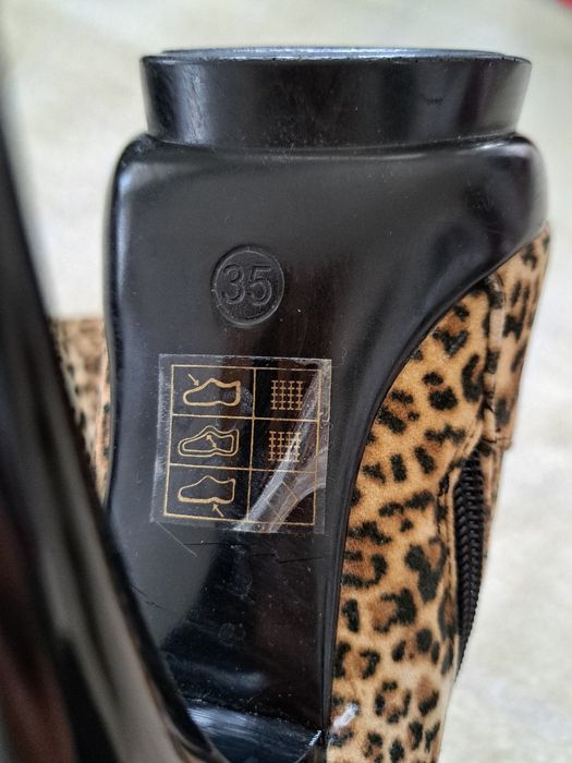 Vând cizme prețioase