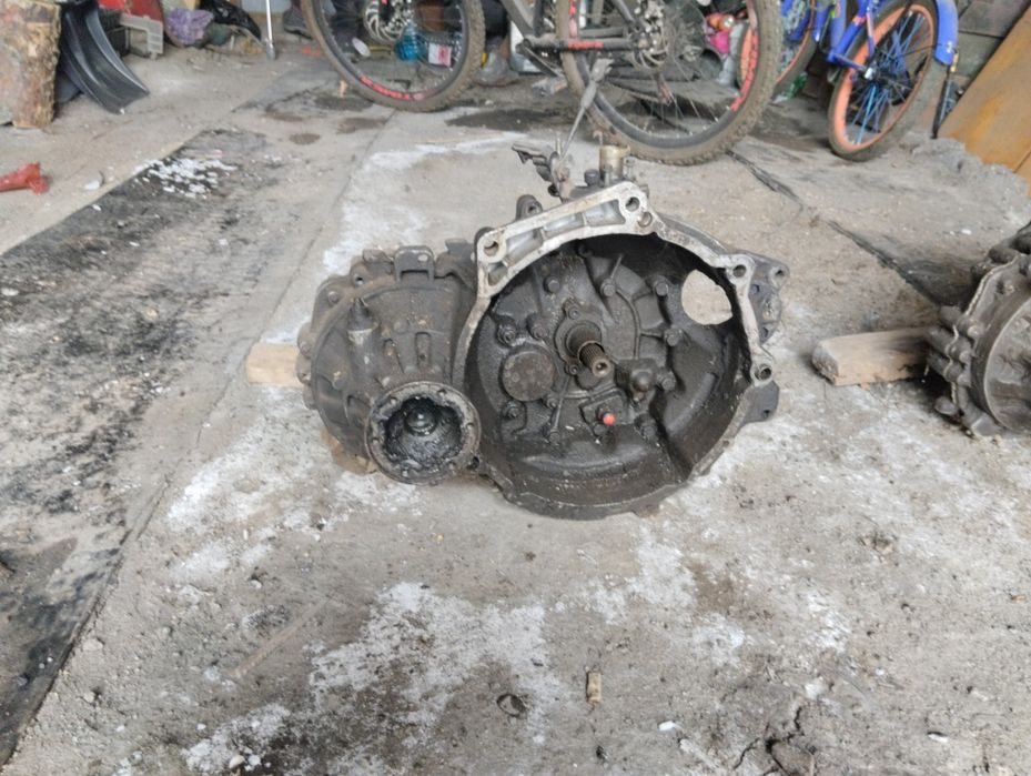 Продам Б/у КПП Пассат б3 на запчасти
