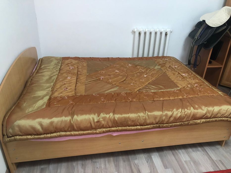 Настенный с кроватью