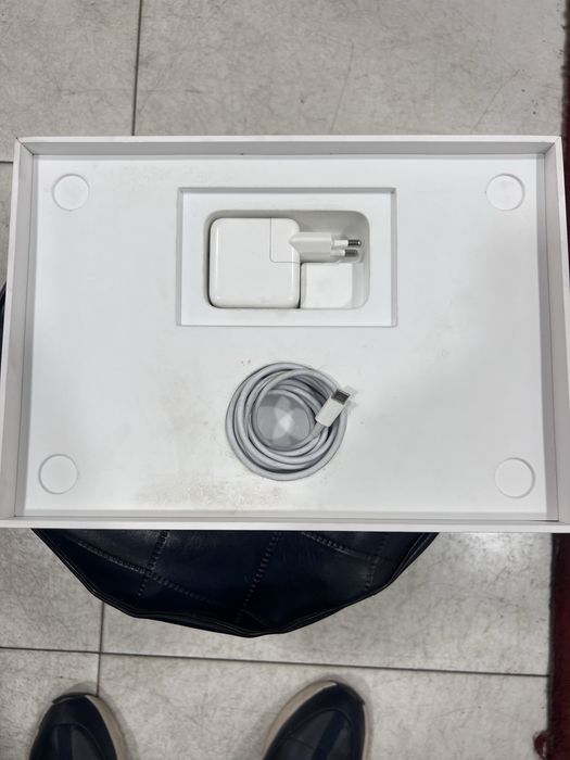 Macbook M1 sotiladi holati ideal bir qoʻl