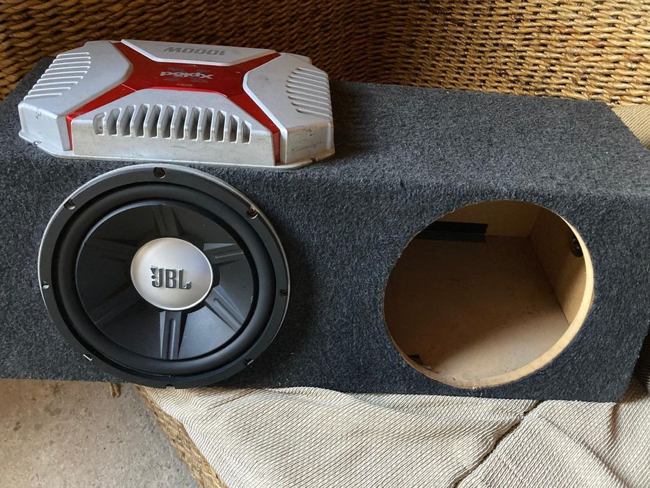 Subwoofer JBL si stație