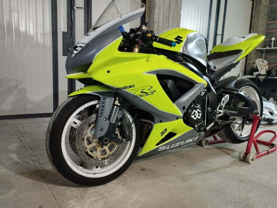 Спойлери за Сузуки к9 от кевлар