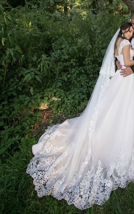 Сватбена рокля с дантела