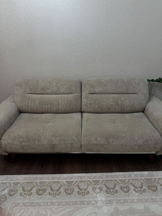 Продам диван для гостиной