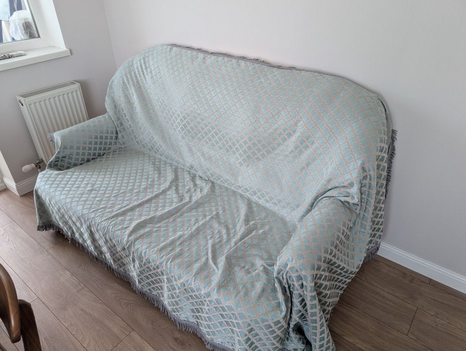 Диван и два кресла.