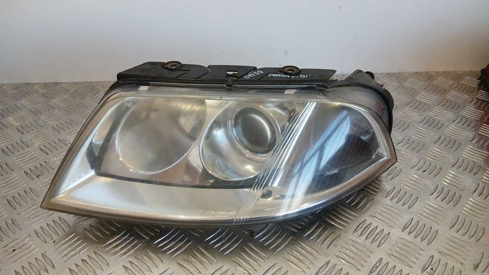 Ляв фар VW Passat 2001г.