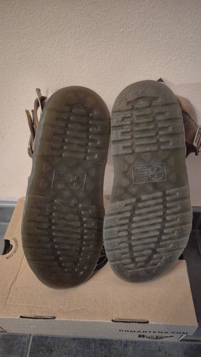 Sandale Dr. Martens Gryphon nubuc maro – marimea 39
