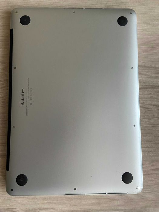 MacBook Pro 13 (Early 2015) 8/256