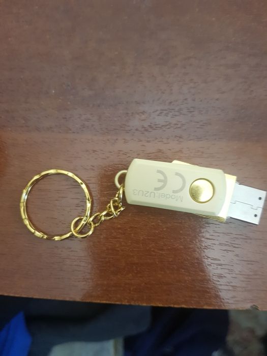 Продам флешку 128 гб