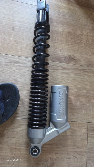 SHOWA  задни амортесьори