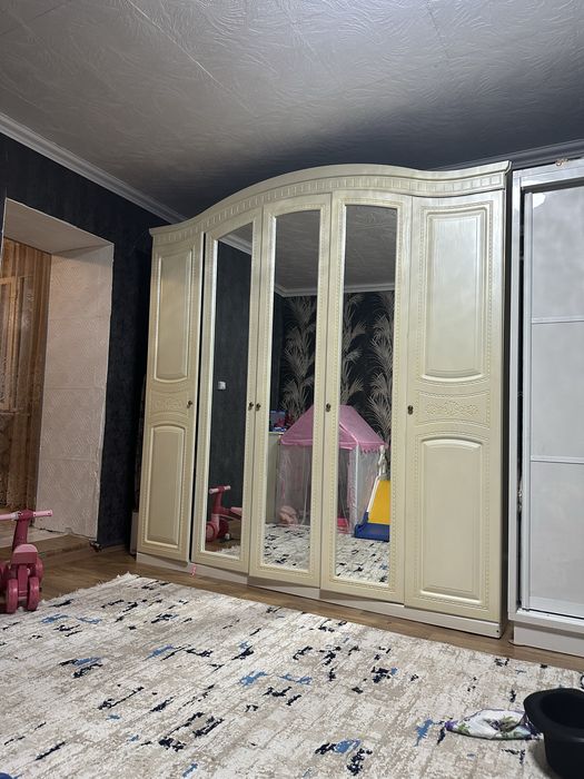 Продам шифоньер хорошего качества